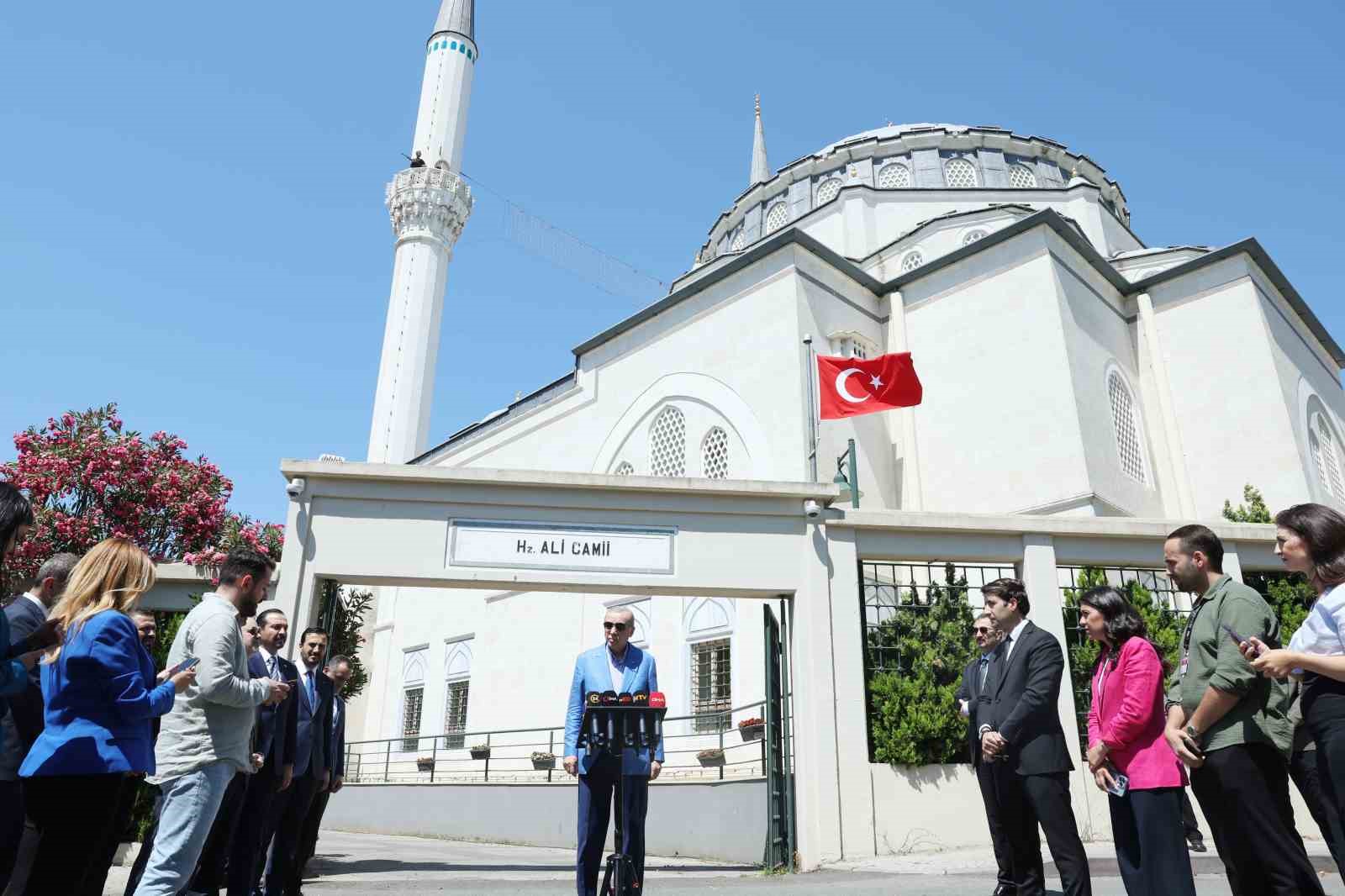 Cumhurbaşkanı Erdoğan: "Bu hafta içerisinde Putin’le ve Trump’la görüşmeler yapmak suretiyle bu liderleri bir araya İstanbul’da getirebilir miyiz, bunun gayreti içerisinde olacağız"