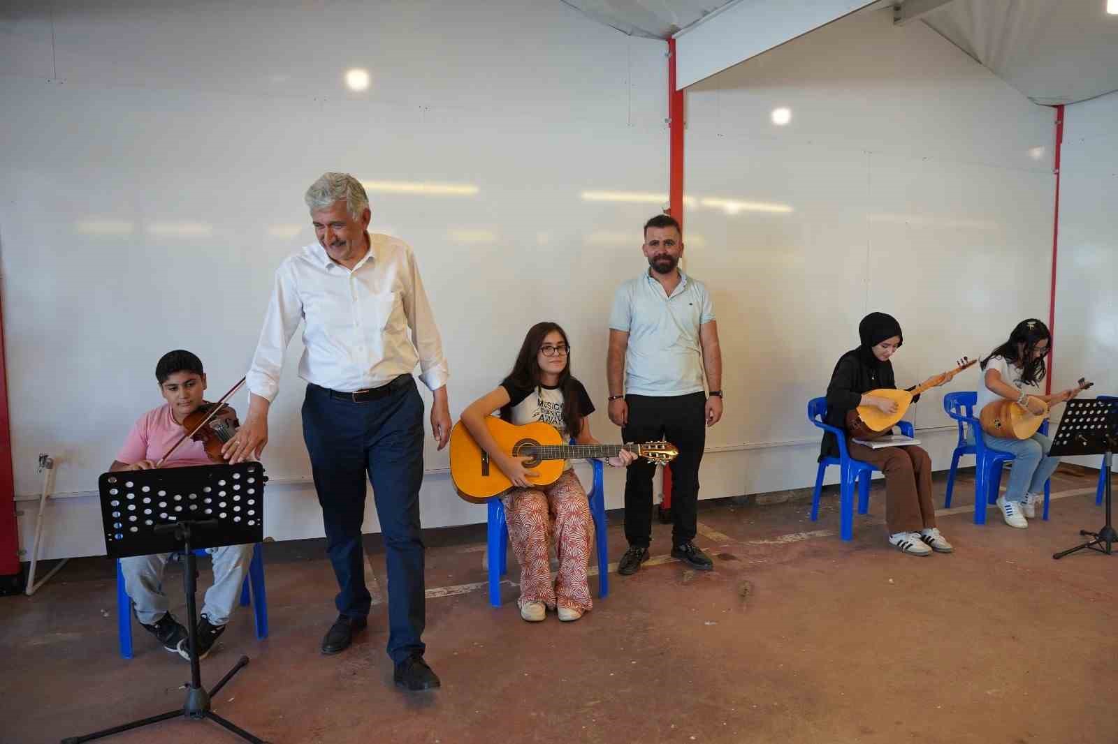 Kahta Belediyesi yaz sanat kursları genç yetenekleri yetiştiriyor