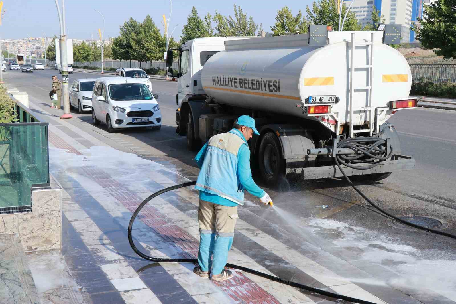 Haliliye&rsquo;de temizlik seferberliği s&uuml;r&uuml;yor
