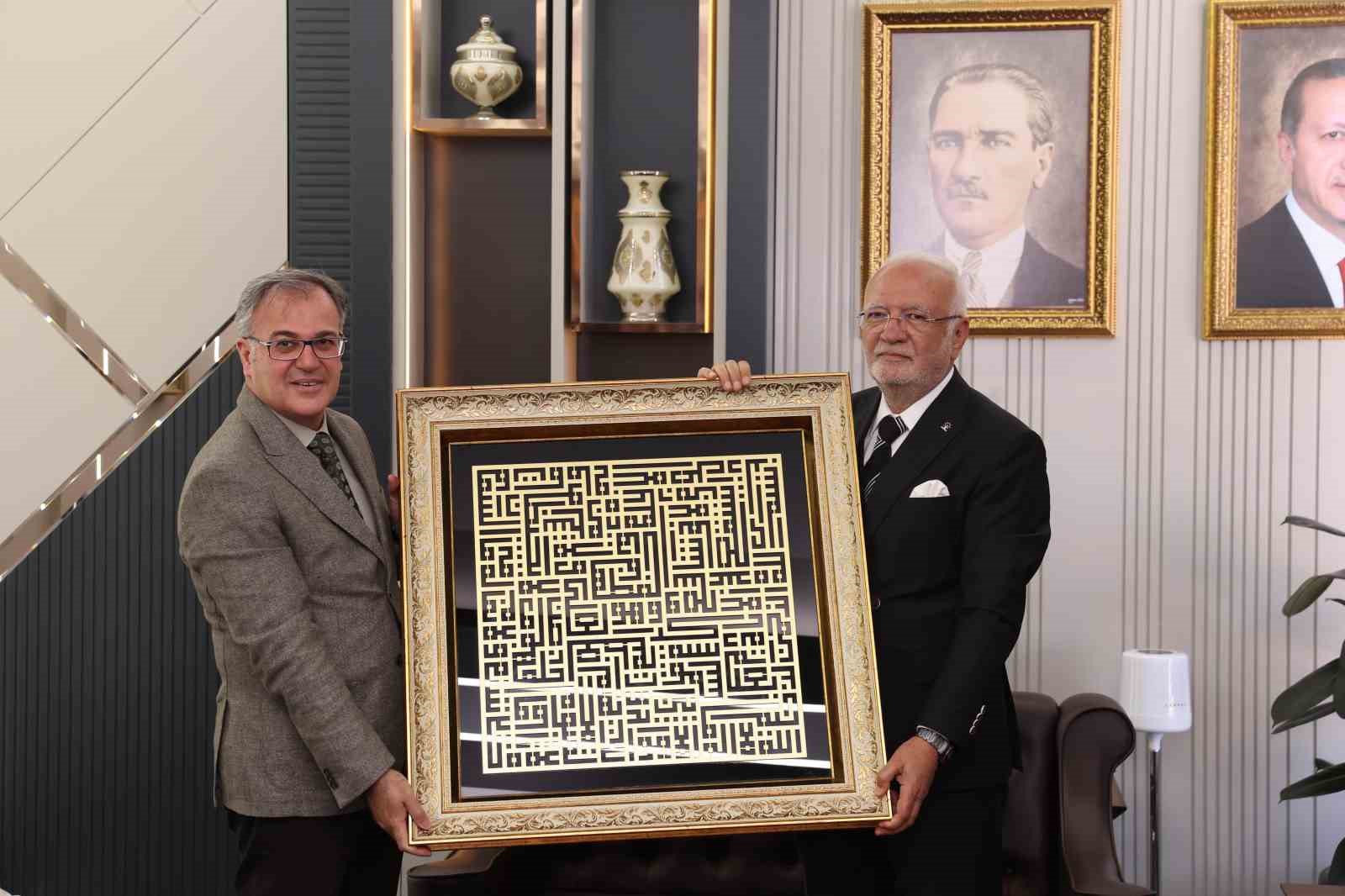 Kayseri protokol&uuml;nden Hacılar &ccedil;ıkarması
