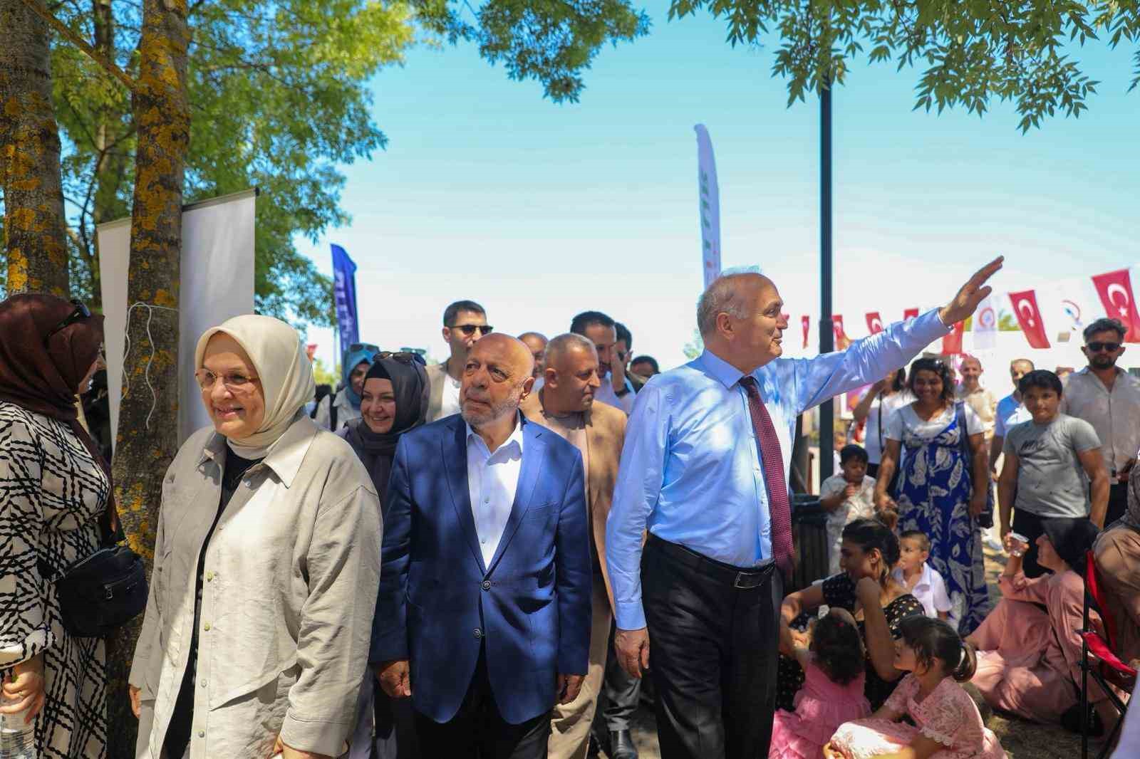 Hizmet-İş’in pikniğine binlerce kişi katıldı