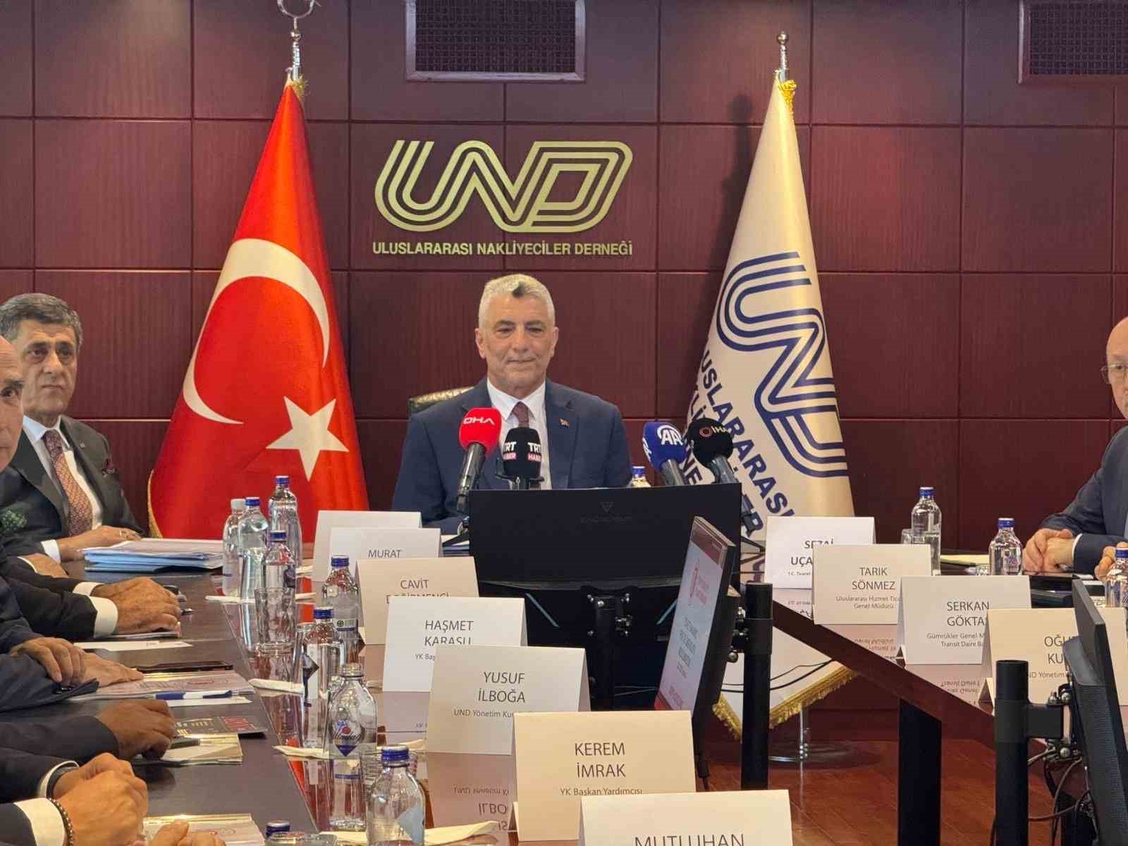 Bakan Bolat: "Türkiye milli gelirinin 13’de 1’ini kara, hava, deniz ve demiryollarından oluşan lojistik sektörü sağlıyor"