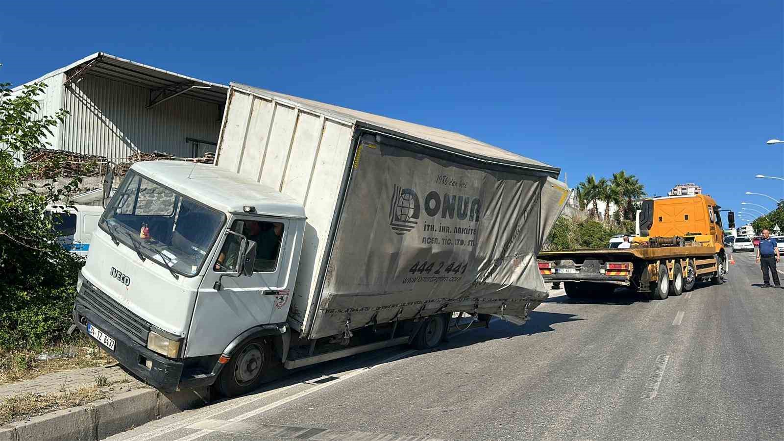 Kamyonetin freni patladı, facianın eşiğinden dönüldü