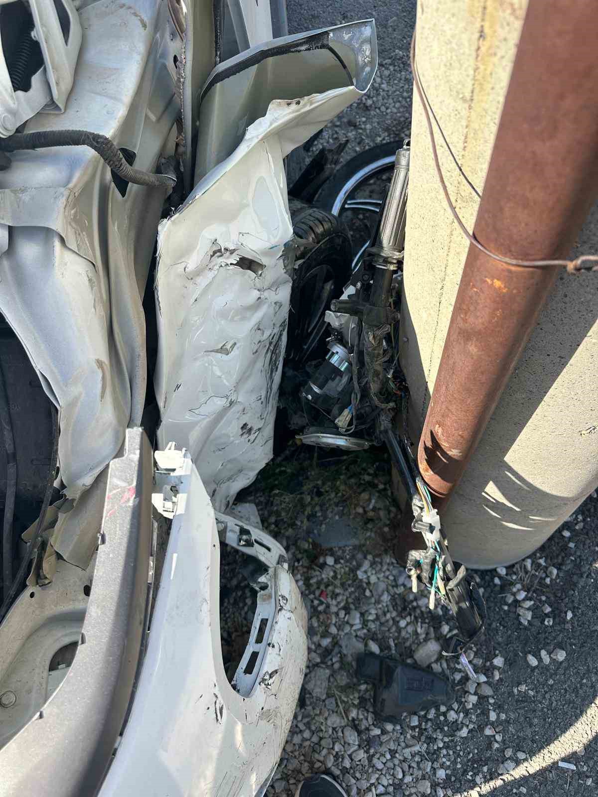 Otomobille &ccedil;arpışan motosiklet s&uuml;r&uuml;c&uuml;s&uuml; hayatını kaybetti
