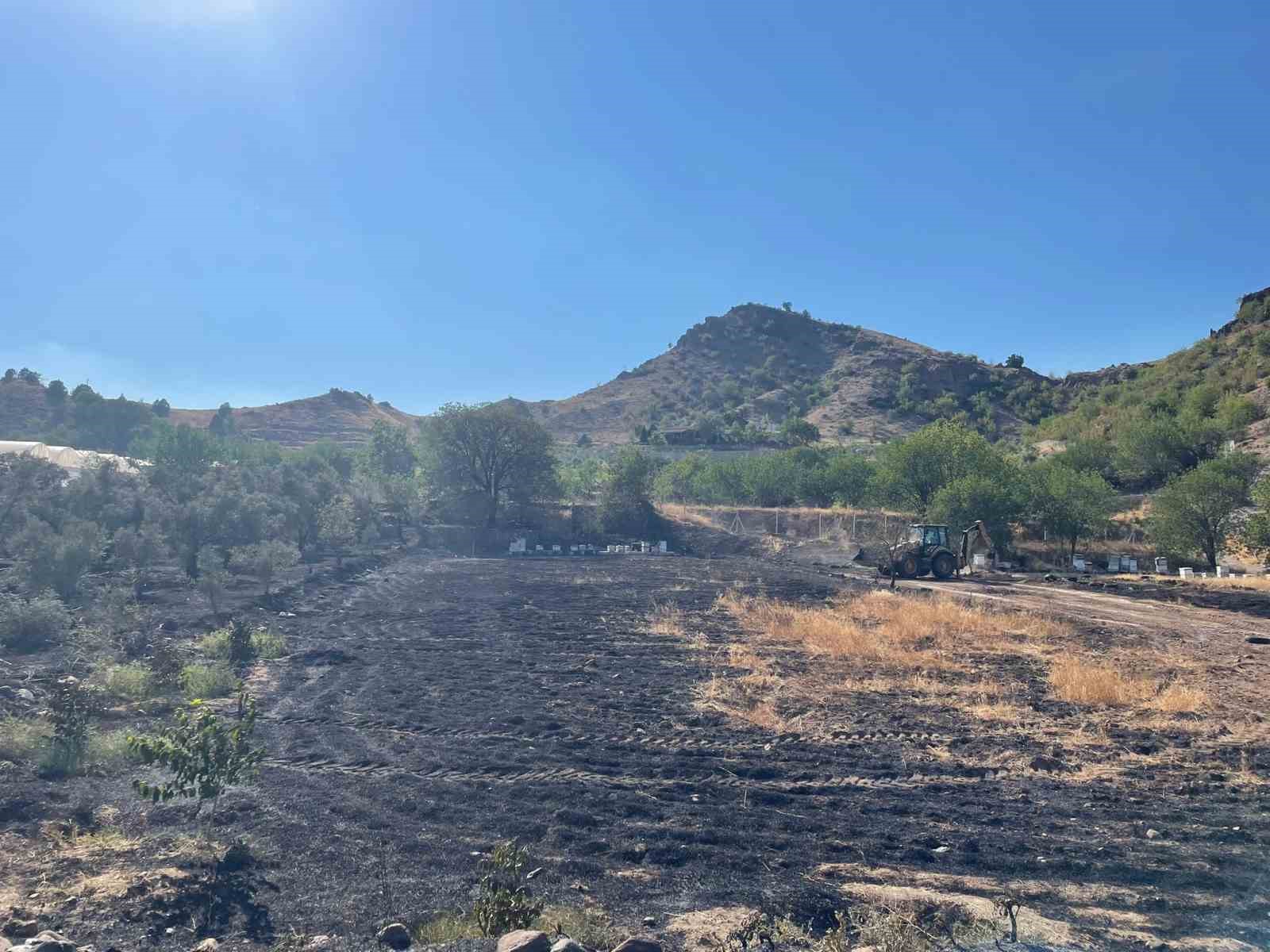 Sarıcakaya’daki ot yangını ormana sıçramadan söndürüldü