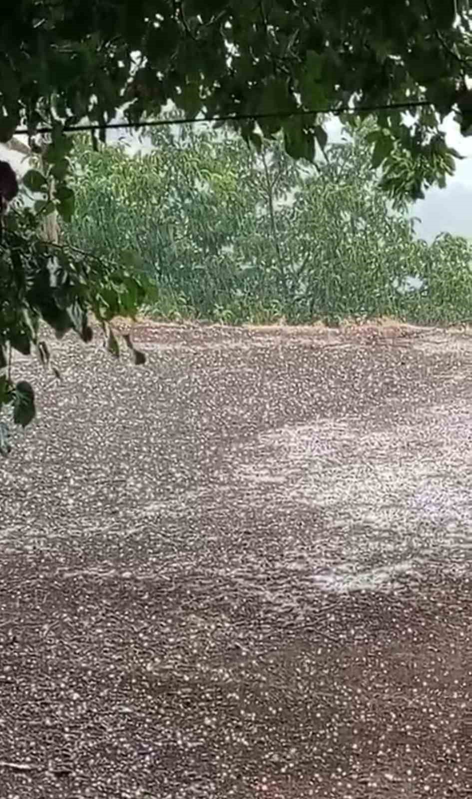 Karako&ccedil;an&rsquo;da dolu yağışı

