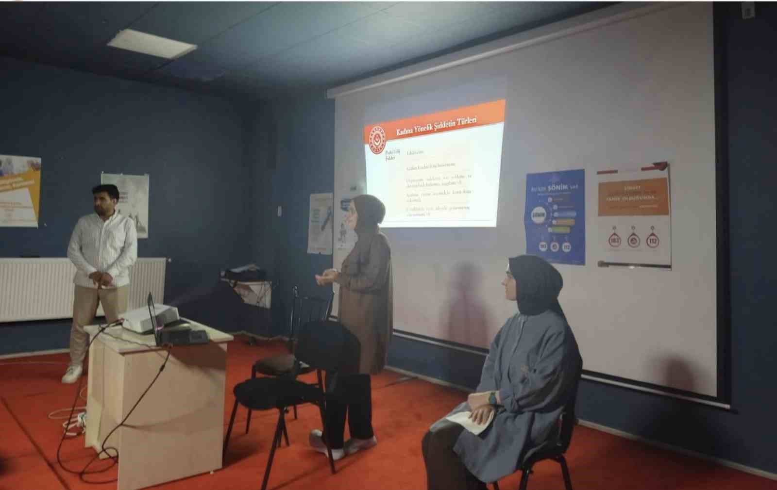 Bulanık’ta muhtarlara yönelik farkındalık semineri