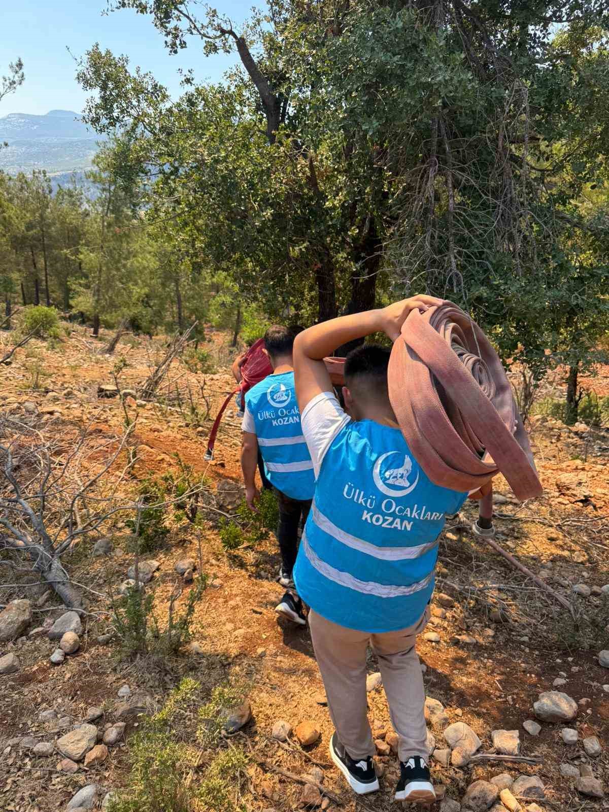 Kozan&rsquo;daki orman yangınına m&uuml;dahale s&uuml;r&uuml;yor
