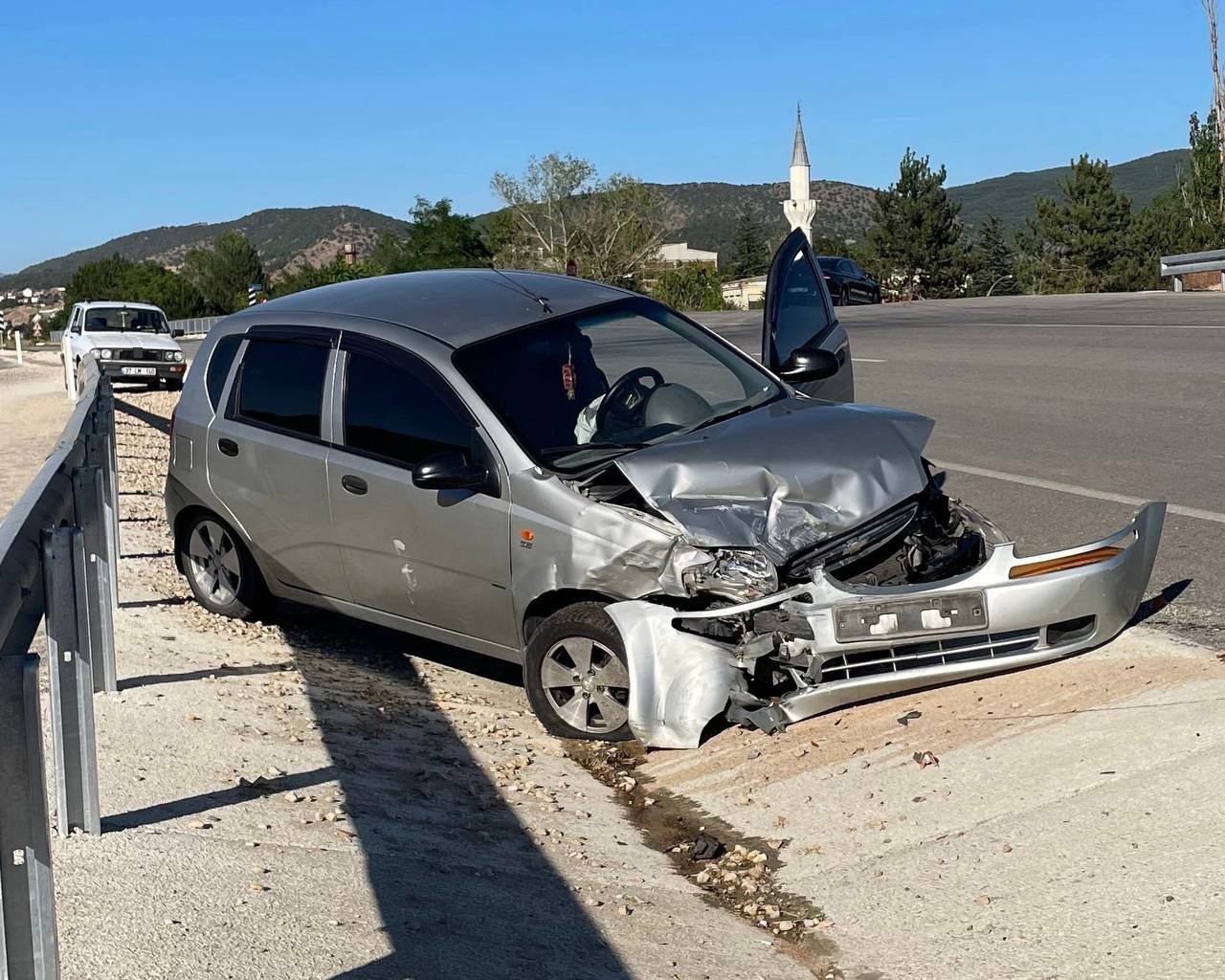 Kastamonu&rsquo;da iki otomobil &ccedil;arpıştı: 1 yaralı
