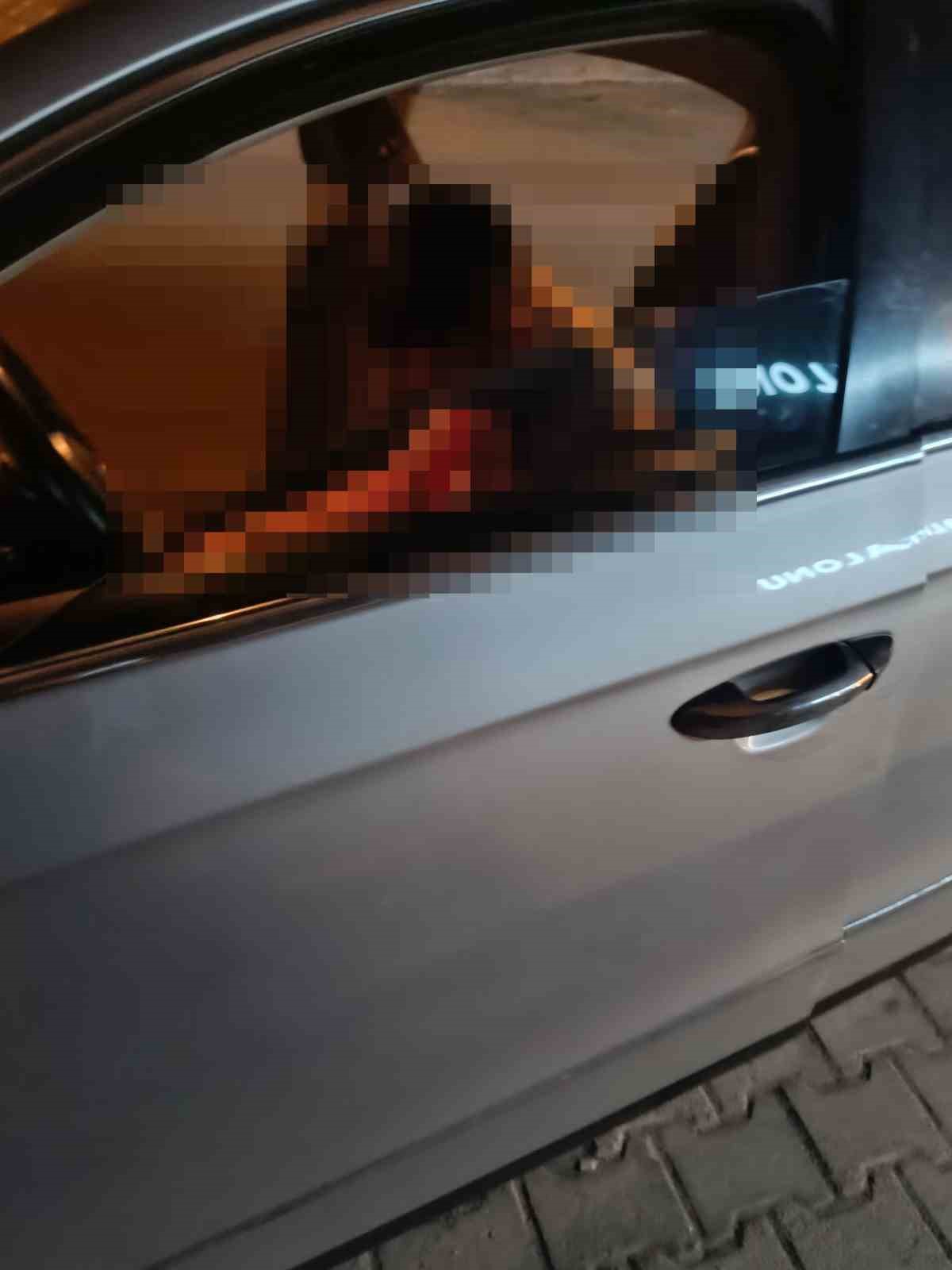 Aracını durdurarak tabancayla kendisini vurdu