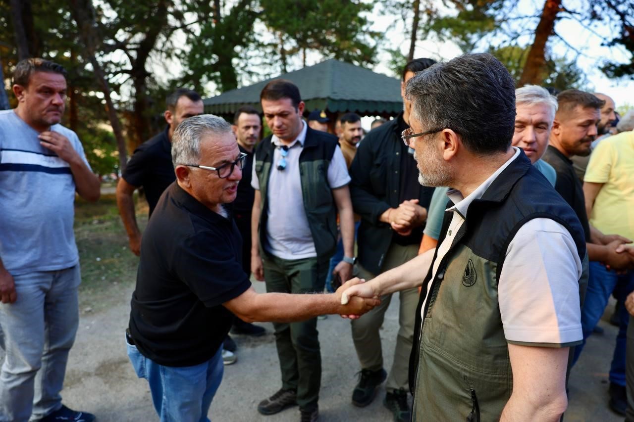 Bakan Yumaklı: "Herkes bu savaşta yeşil vatan i&ccedil;in m&uuml;cadele ediyor, bu yangınlar da s&ouml;necek, kimsenin ş&uuml;phesi olmasın"
