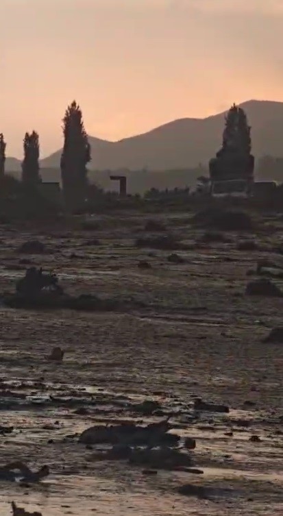 Kağızman-Iğdır karayolu sel nedeniyle ulaşıma kapandı
