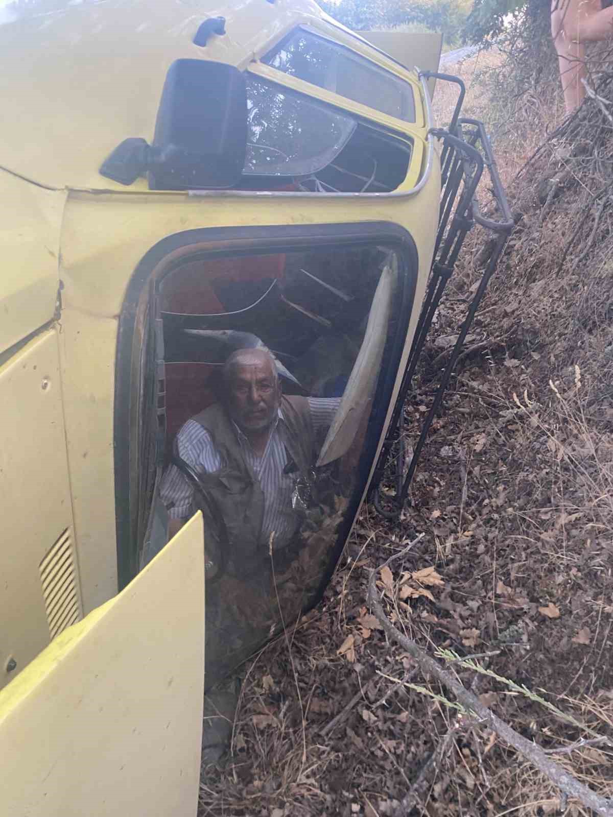 Çanakkale’de takla atan araçta sıkışan sürücü kurtarıldı