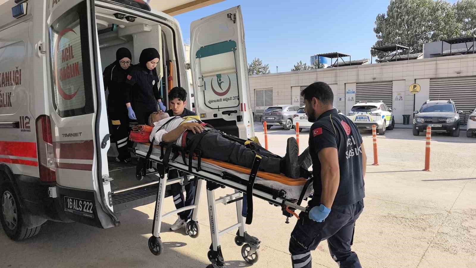 Bursa’da 3 aracın karıştığı zincirleme kaza kamerada