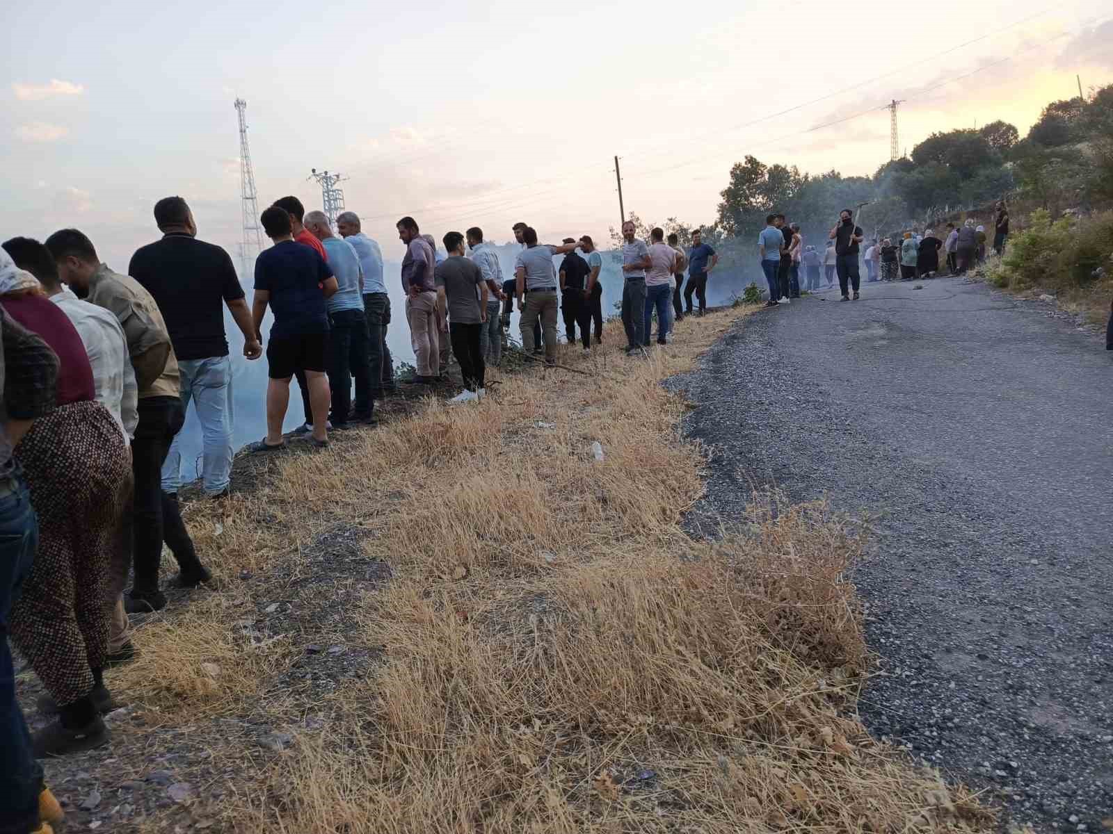 Batman’da örtü yangınını vatandaşlar söndürdü

