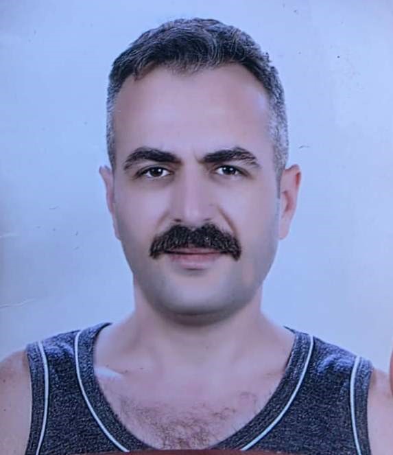 Kamyonundaki arızayı kontrol i&ccedil;in inen s&uuml;r&uuml;c&uuml; başka bir kamyonun altında kaldı
