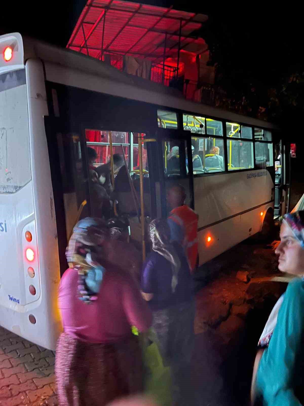 Gazipaşa&rsquo;da yangın sebebiyle bir mahalle tedbir ama&ccedil;lı tahliye edildi
