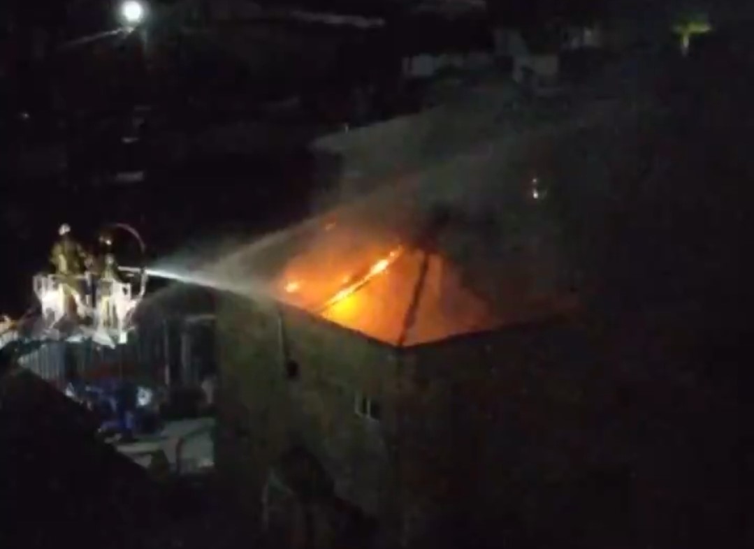 Başakşehir’de fabrikada çıkan yangın büyümeden söndürüldü