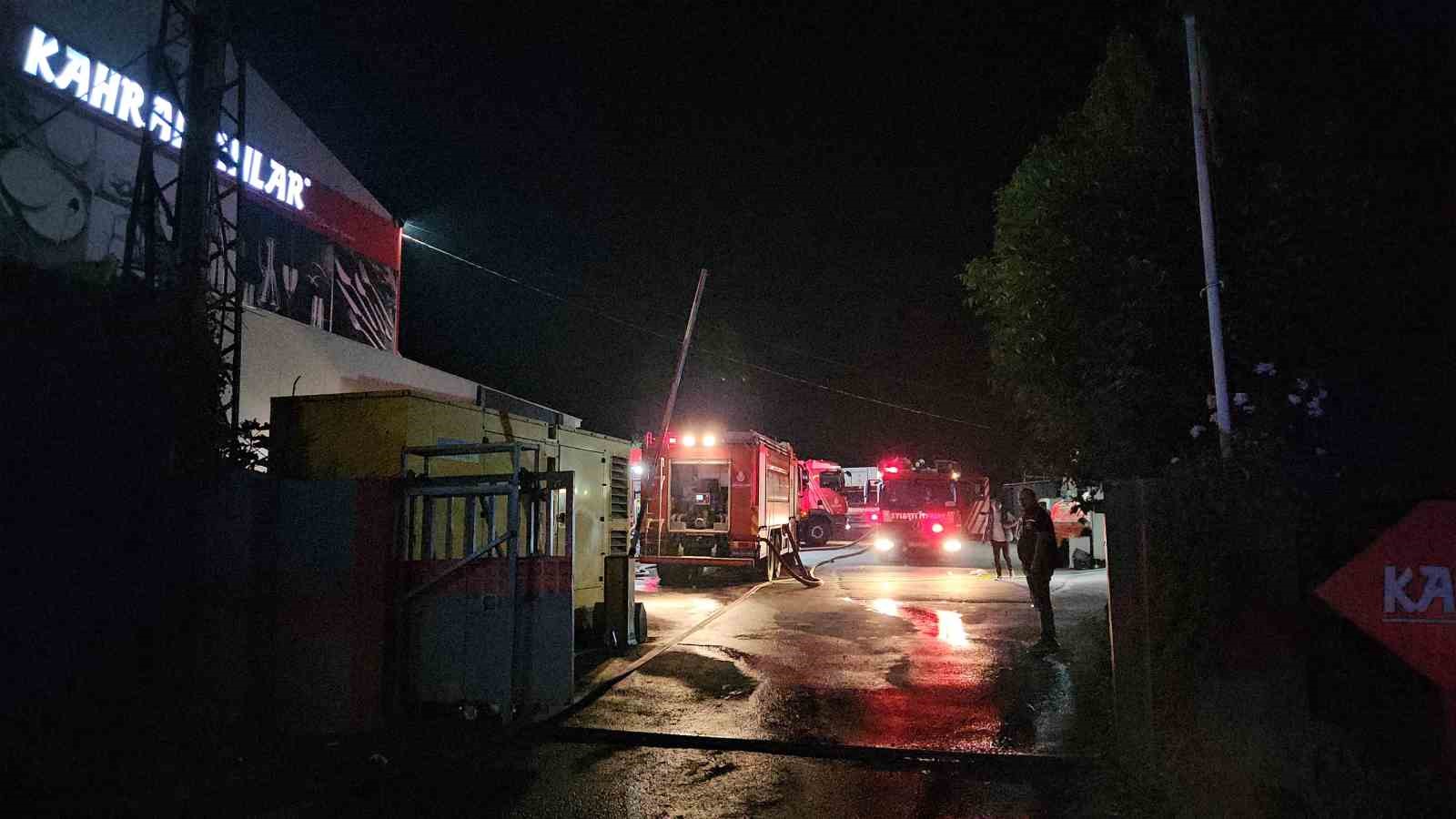 Başakşehir’de fabrikada çıkan yangın büyümeden söndürüldü