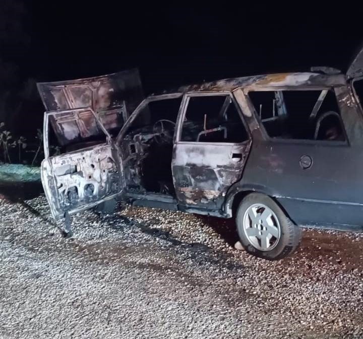 Otomobil alev alev yandı