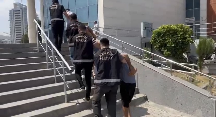 İskenderun&rsquo;da işyeri hırsızlığı: 3 ş&uuml;pheli tutuklandı
