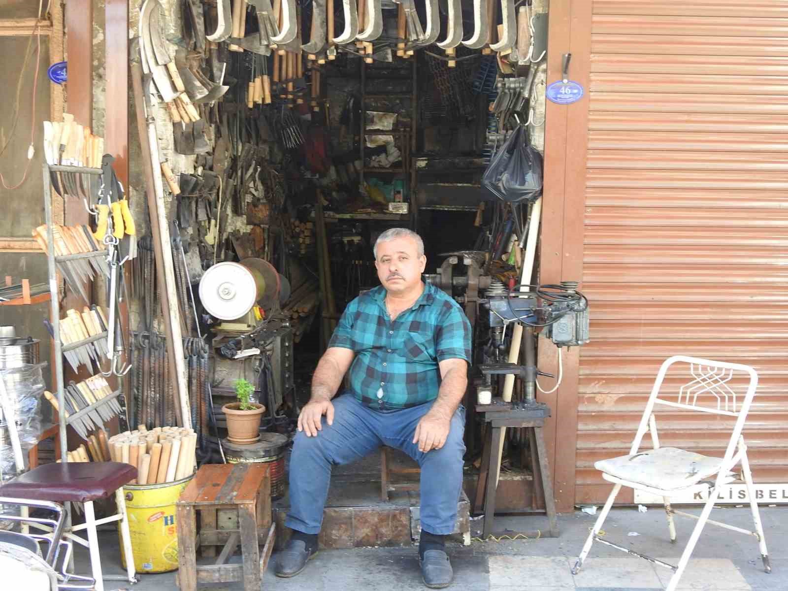 Hem sıcakla hem teknolojiyle mücadele ediyor

