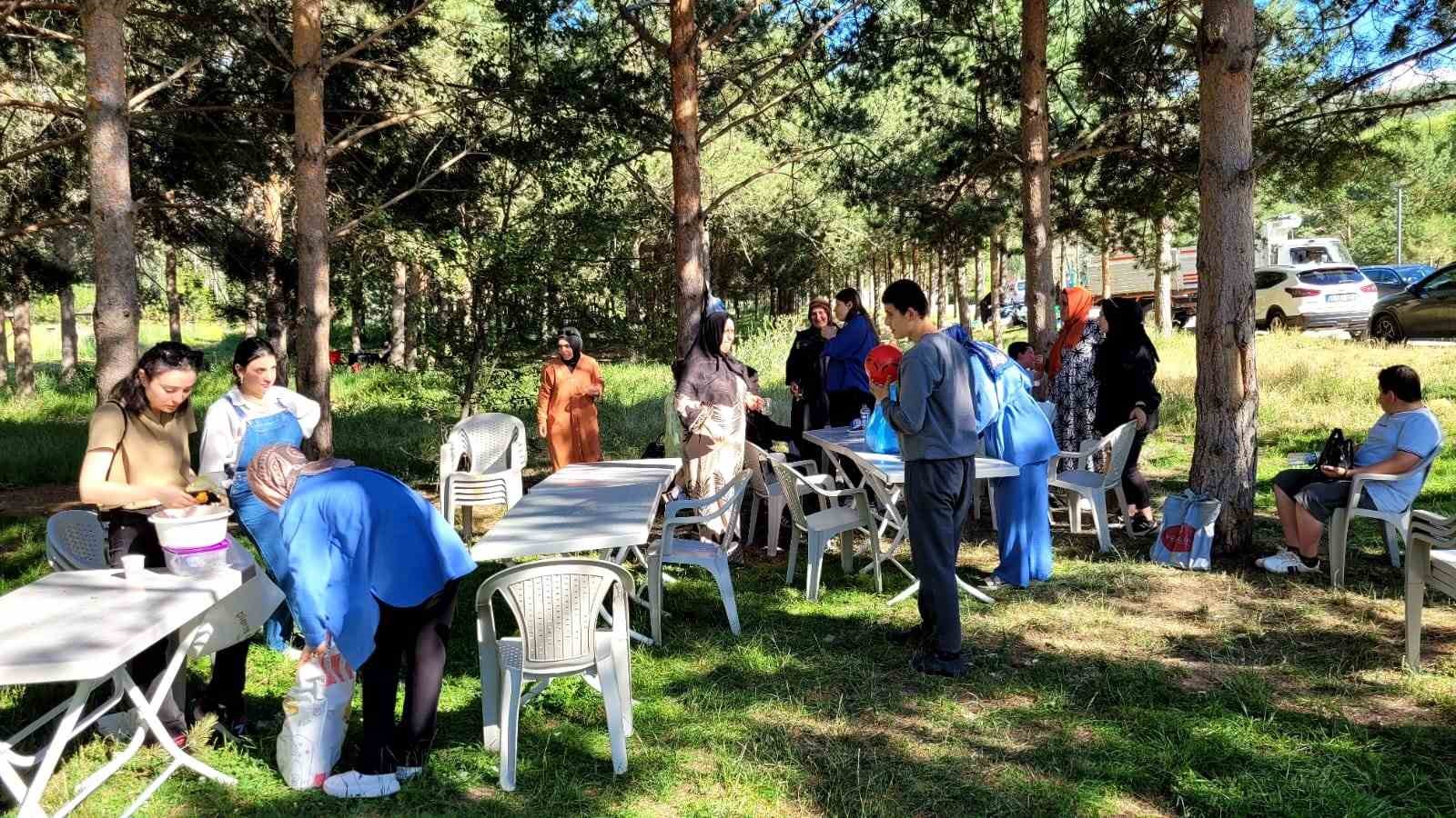 Bayburt’ta otizmli çocuklar ve ailelerine yönelik piknik etkinliği düzenlendi