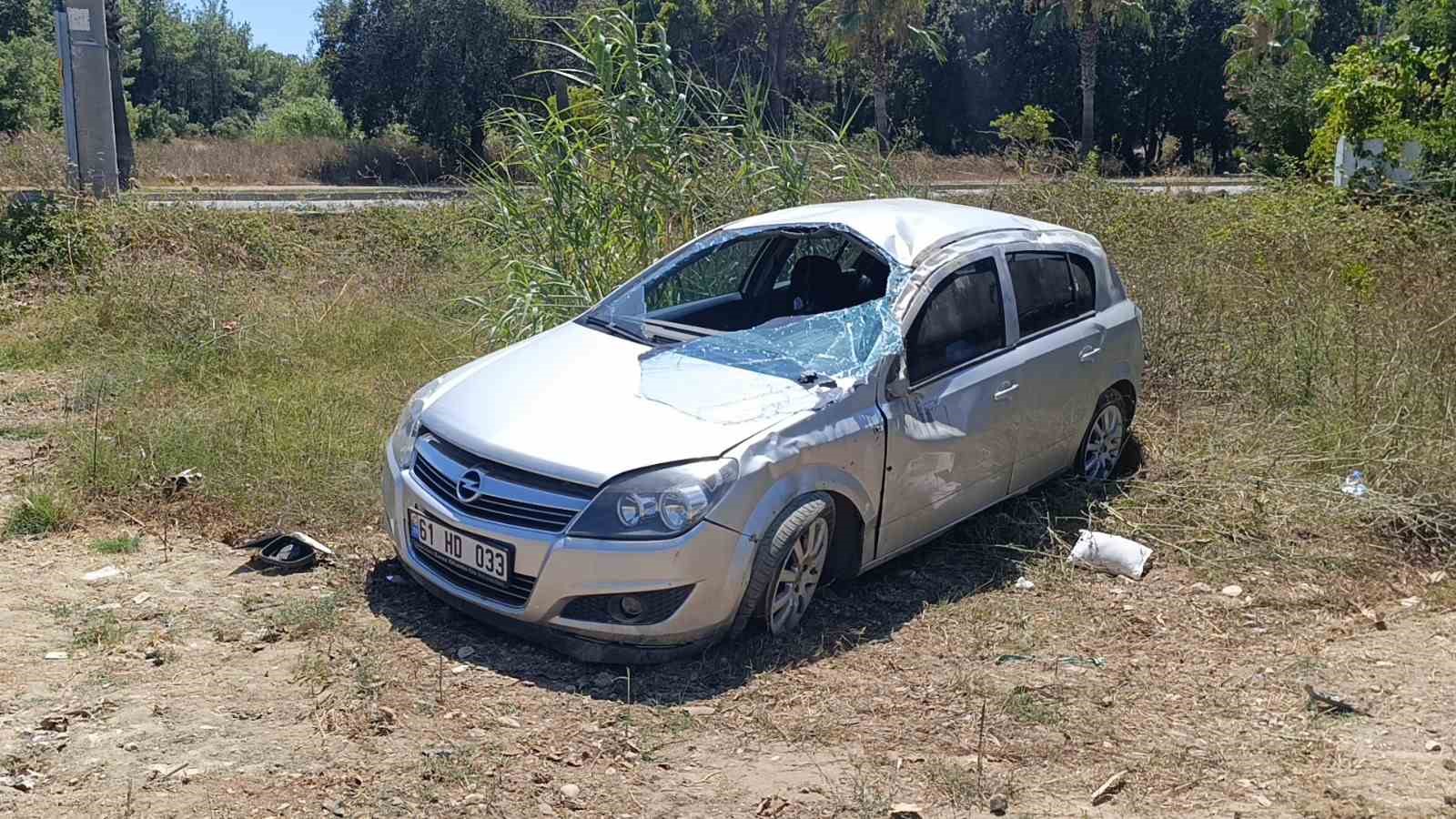Kontrolden &ccedil;ıkan otomobil takla atarak savruldu: 4 yaralı
