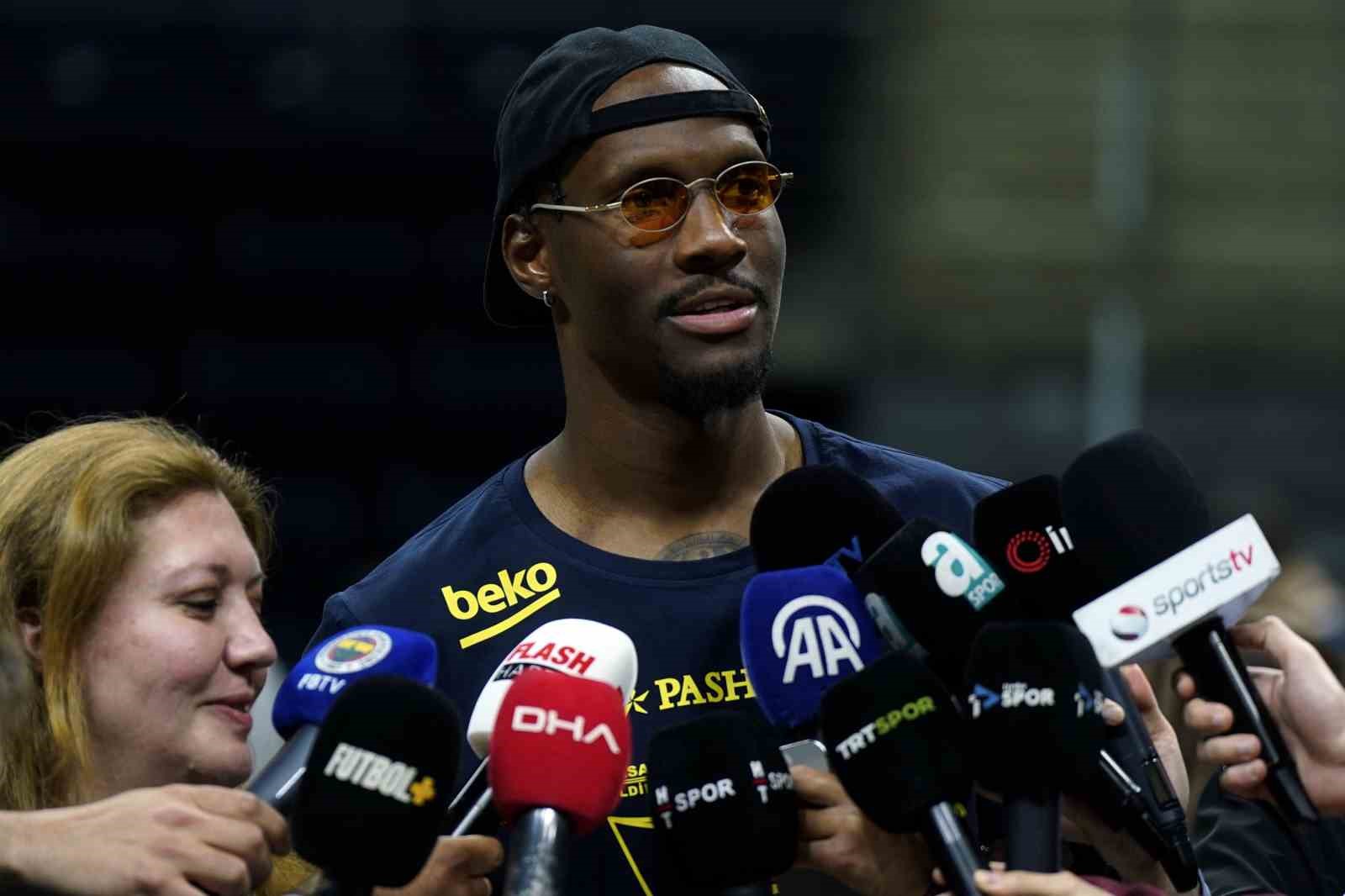 Phoenix Suns, Nigel Hayes-Davis’i kadrosuna kattı
