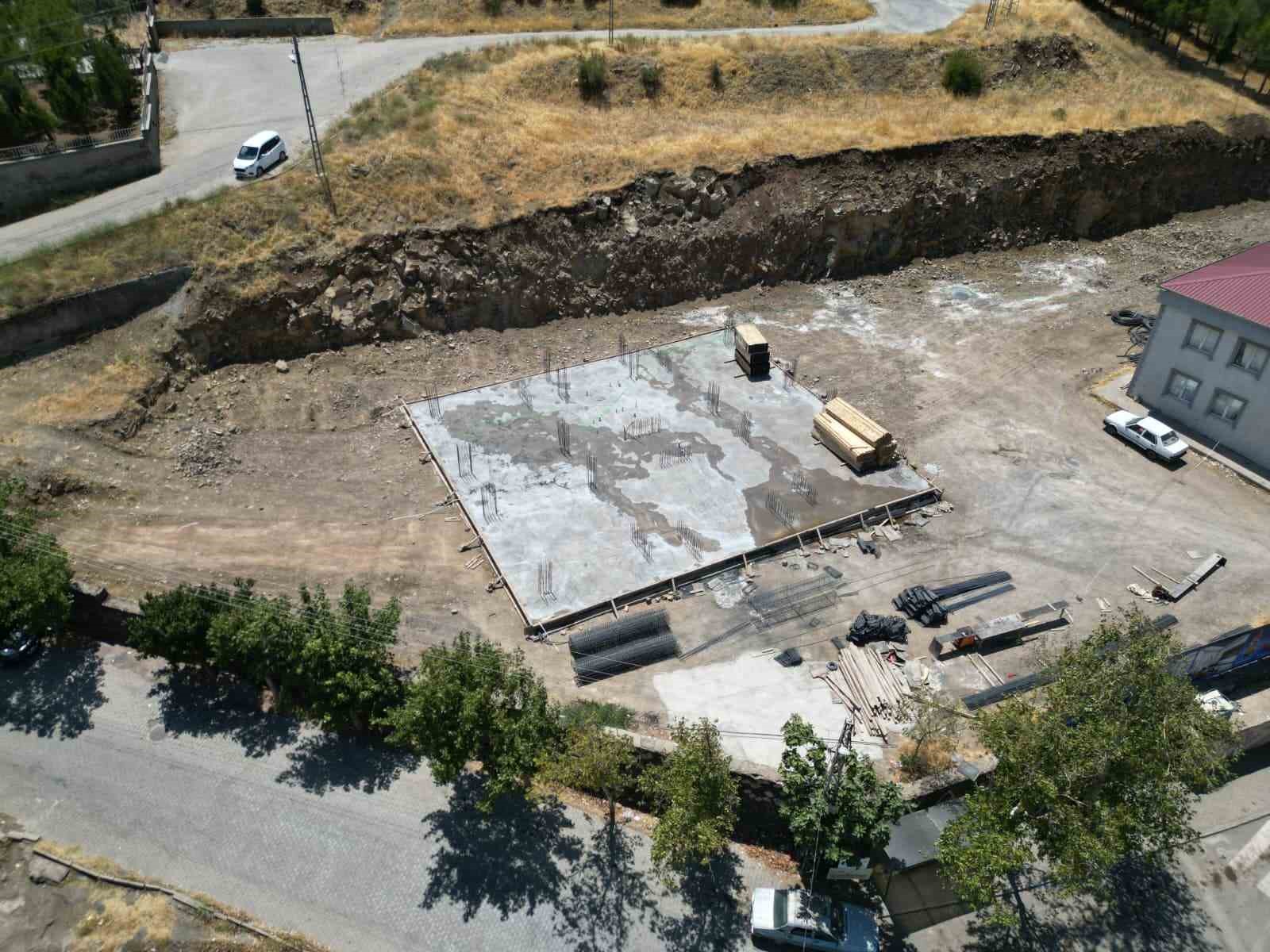Bakan Toptan genlie yatrm, Kale Genlik Merkezinin temeli atld
