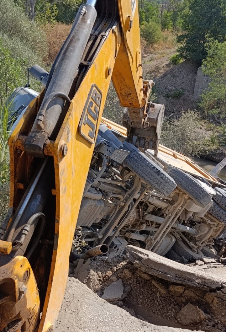 Malatya&rsquo;da k&ouml;pr&uuml; &ccedil;&ouml;kt&uuml;: 1 yaralı
