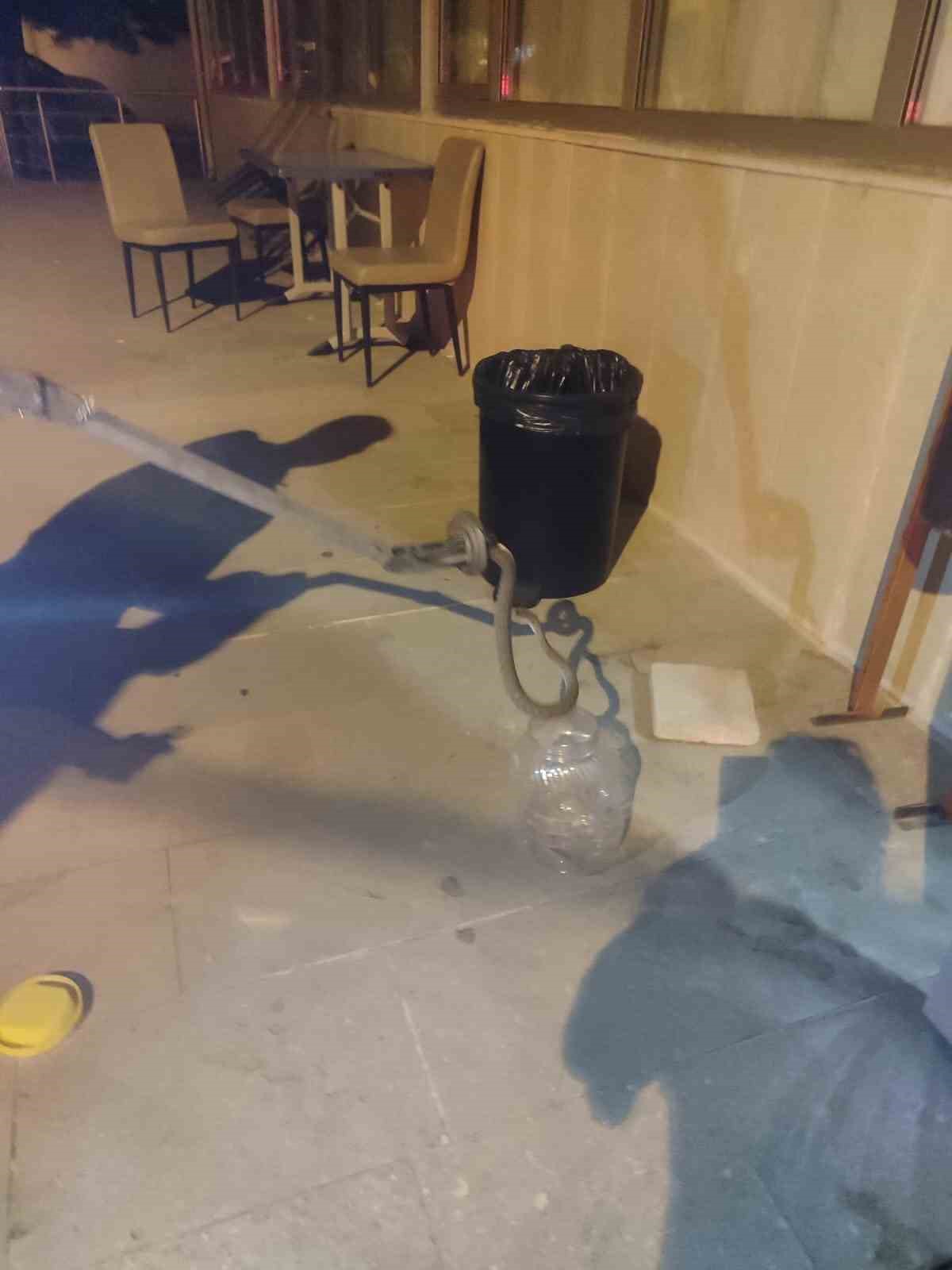 Tunceli&rsquo;de kız yurdunda yakalanan engerek doğaya bırakıldı
