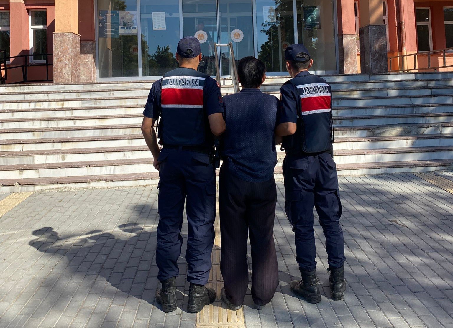 Samsun’da 9 yıl 7 ay hapis cezası ile aranan şahıs jandarma tarafından yakalandı