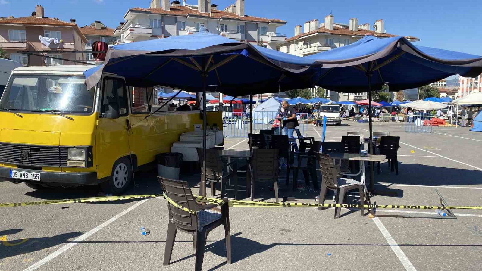 Semt pazarındaki yer anlaşmazlığı kavgasında yaralanan 8 kişiden 1&rsquo;i &ouml;ld&uuml;
