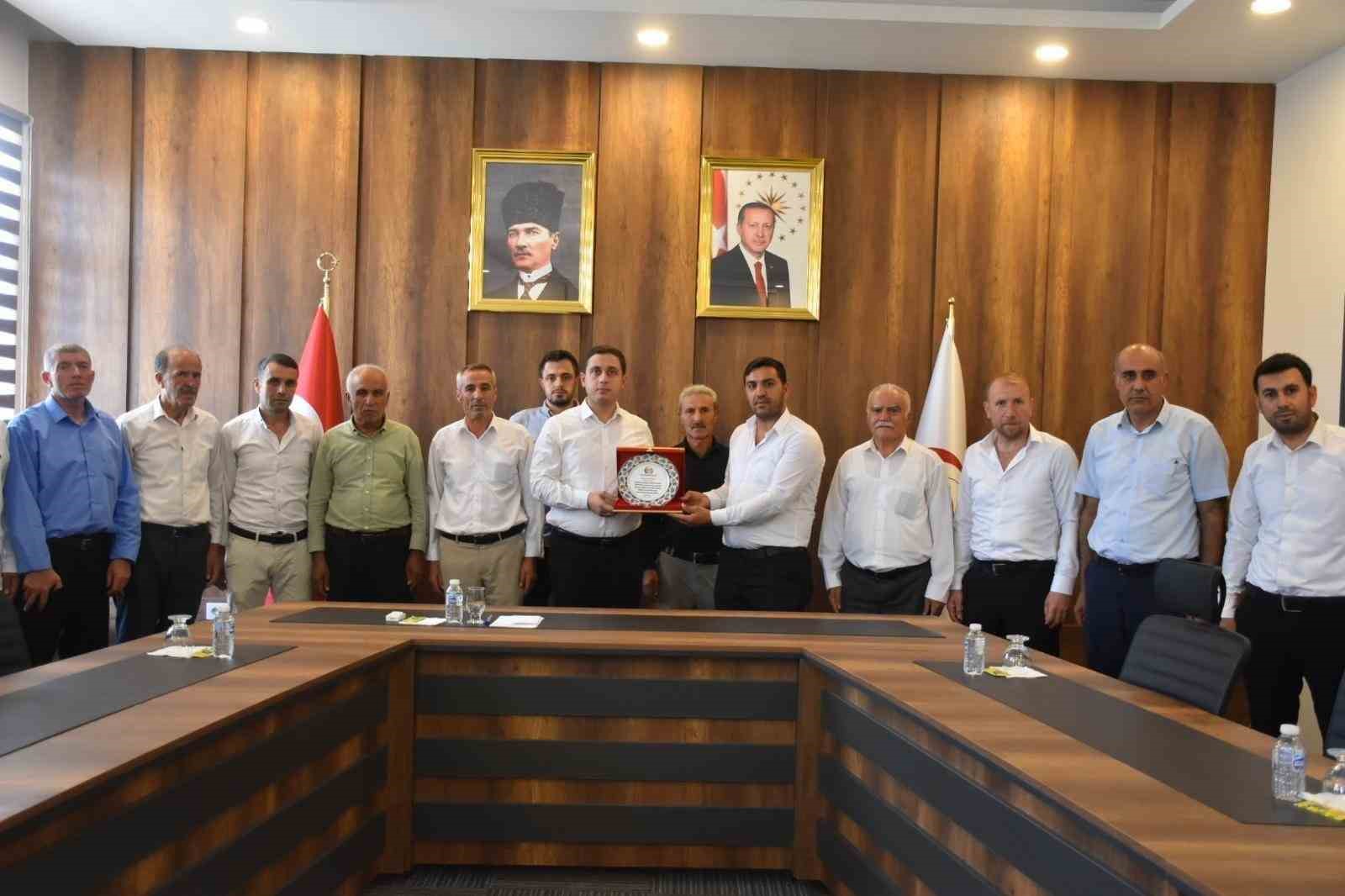 Sason&rsquo;da kırsalda y&uuml;r&uuml;t&uuml;len yoğun &ccedil;alışmalar k&ouml;y muhtarlarının takdirini topladı
