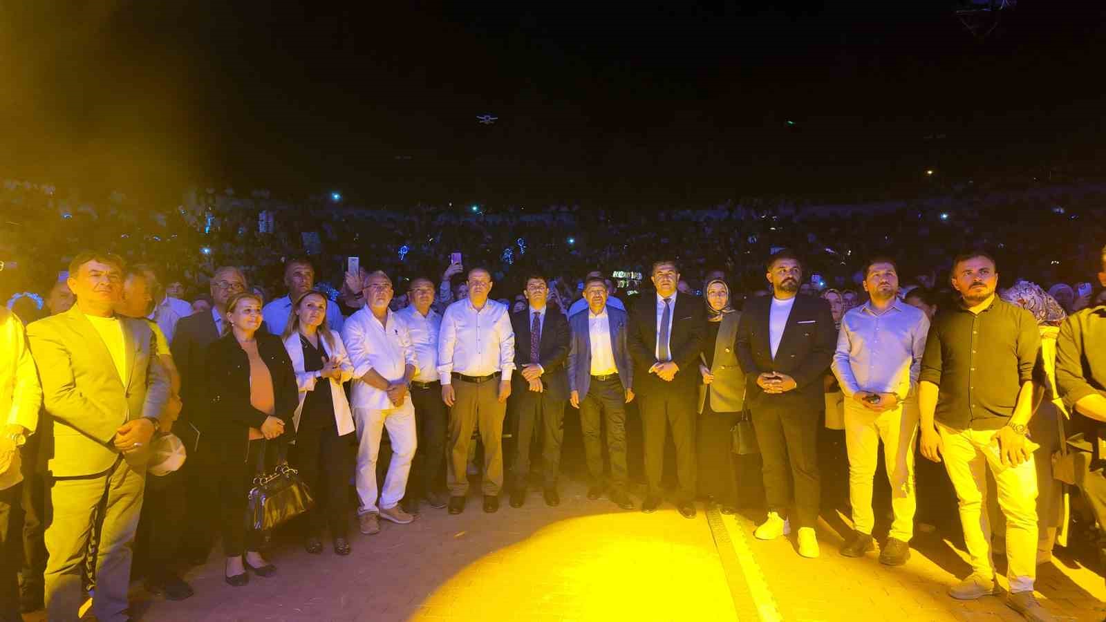 Eskişehir yangını nedeniyle Gediz Tarhana Festivali’nde plalanan Sıla-Samet Şahin konseri iptal edildi