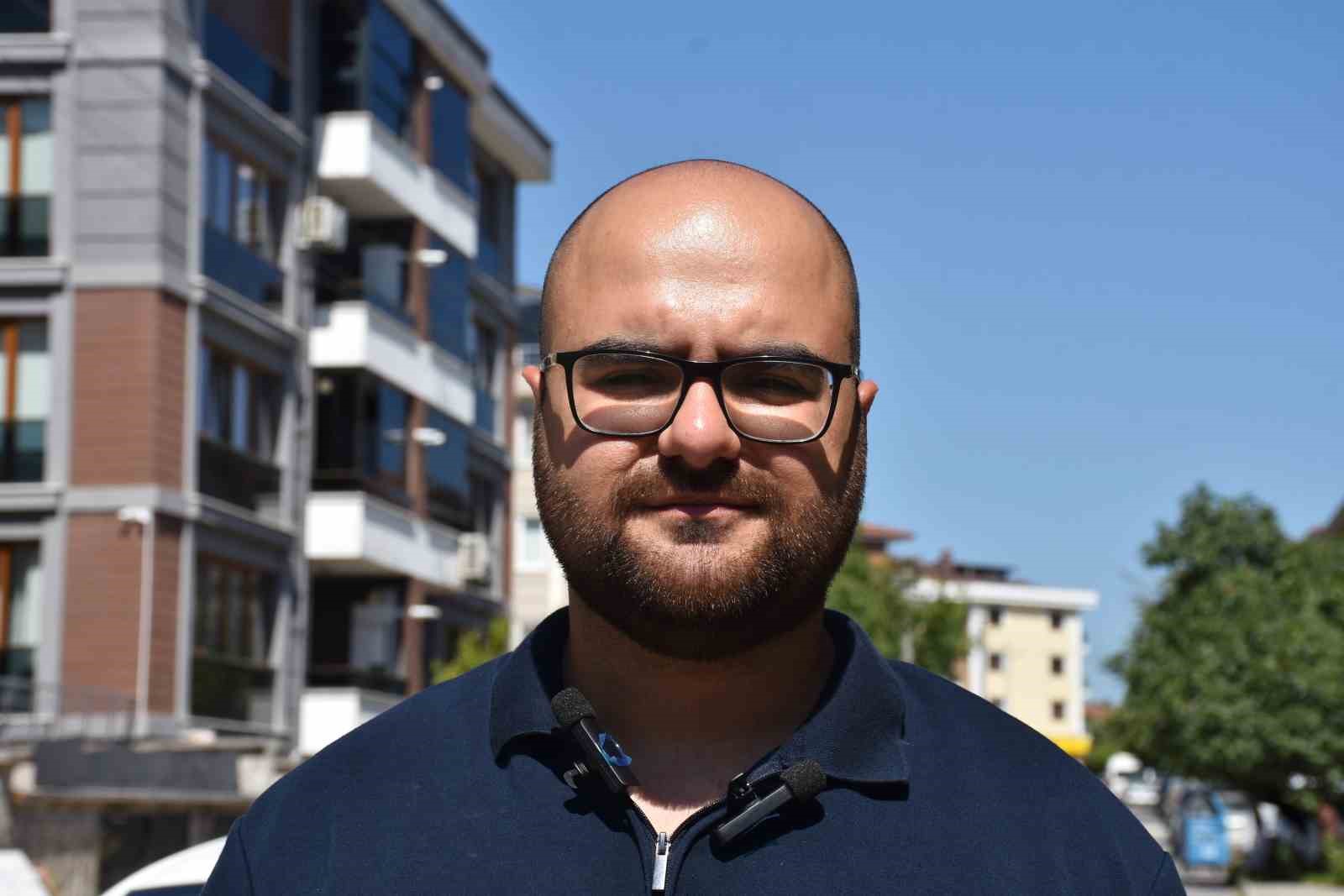 Park halindeki araca çarpıp kaçtı: O anlar kamerada
