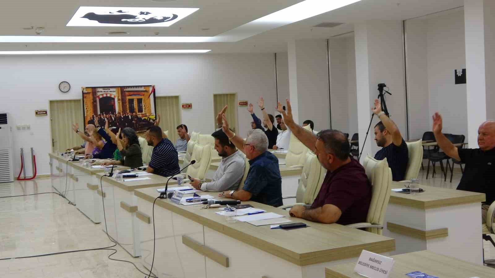 AK Parti ve MHP’den destek alan CHP’li başkan gözyaşlarını tutamadı