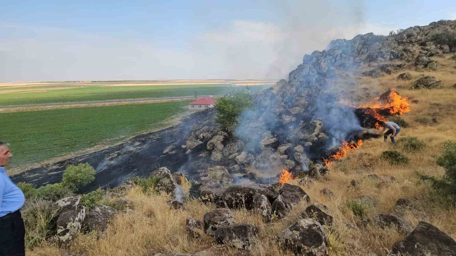 Bitlis’te örtü yangını
