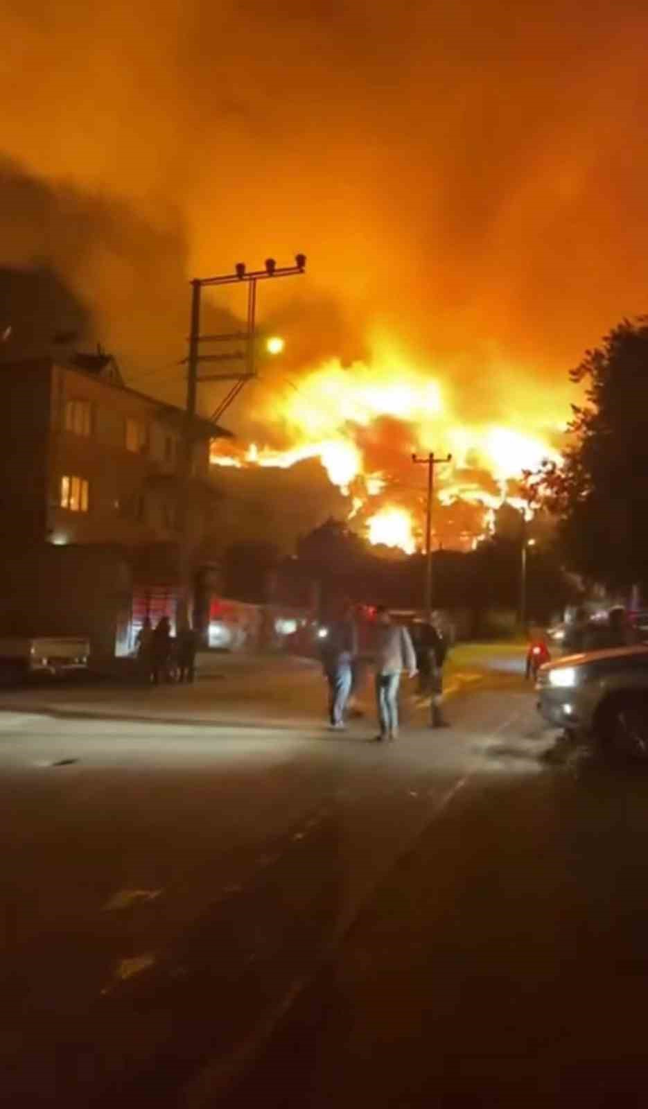 Bursa-Ankara otobanı yangın sebebiyle trafiğe kapatıldı