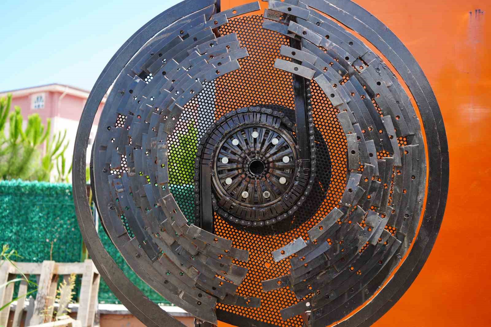 Hurdanın sanata d&ouml;n&uuml;ş&uuml;m&uuml;
