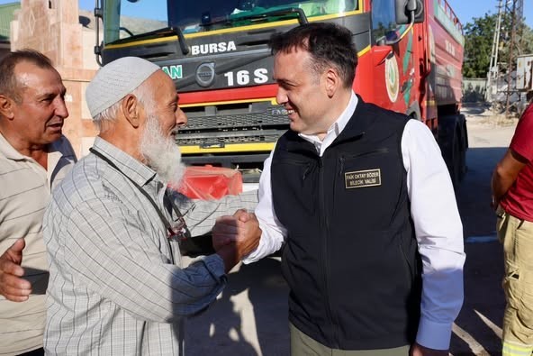 Kontrol altına alına yangın sonrası alevlerden etkilenen k&ouml;ylere ziyaret
