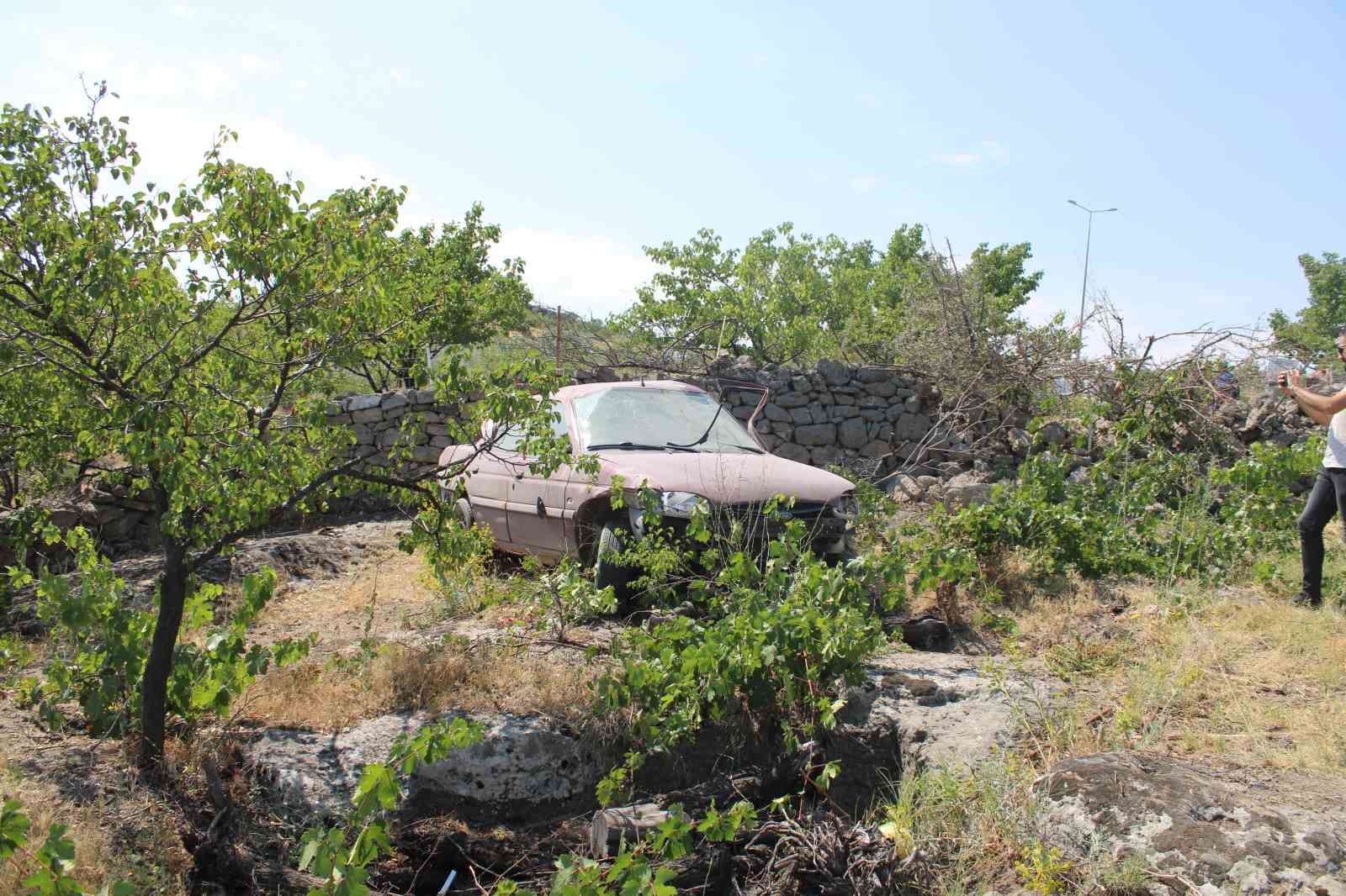 Kayseri’de ilginç kaza: Sürücü araçtan atlayarak kurtuldu