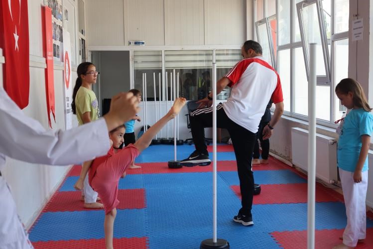 Bilecik’te yaz spor okullarında karate heyecanı sürüyor