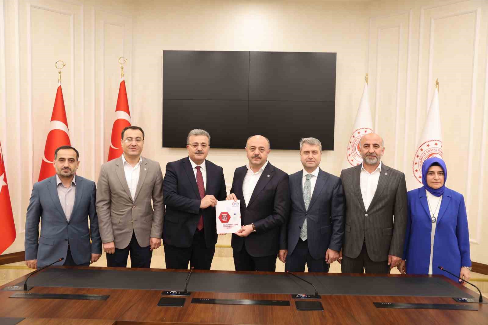 Eğitim-Bir-Sen, eğitimcilerin taleplerini 93 madde ile toplu s&ouml;zleşme masasına taşıyor
