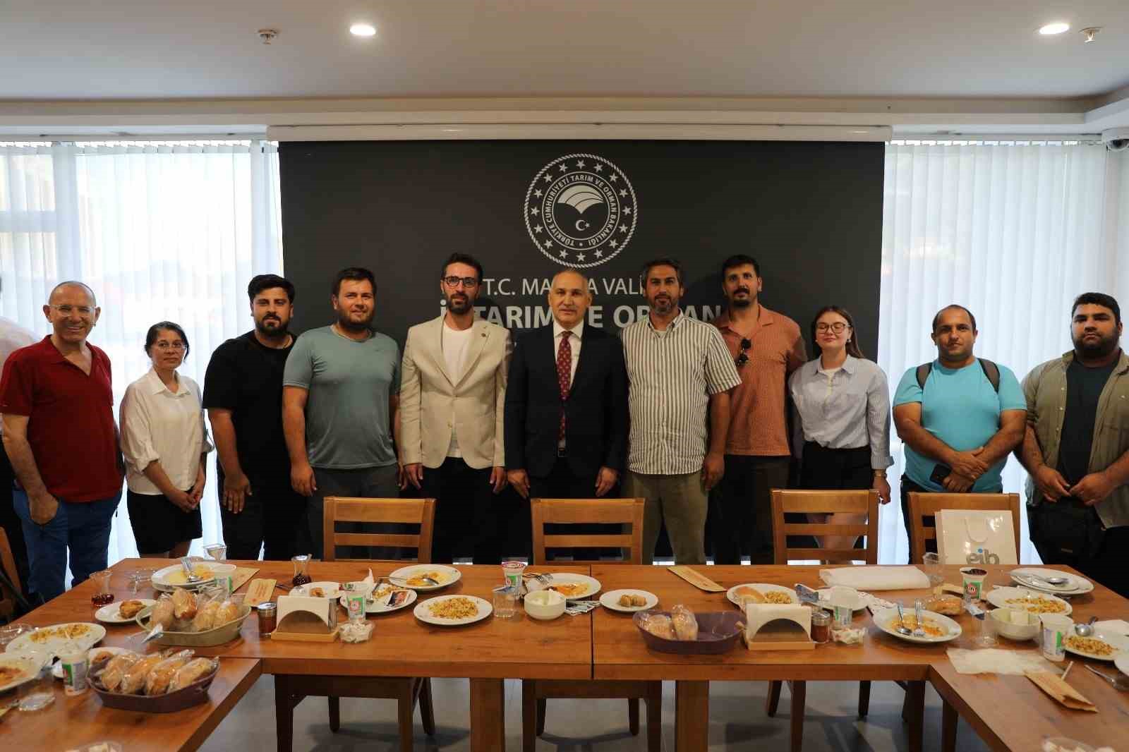 M&uuml;d&uuml;r &Ouml;zt&uuml;rk dualarla g&ouml;revine veda etti
