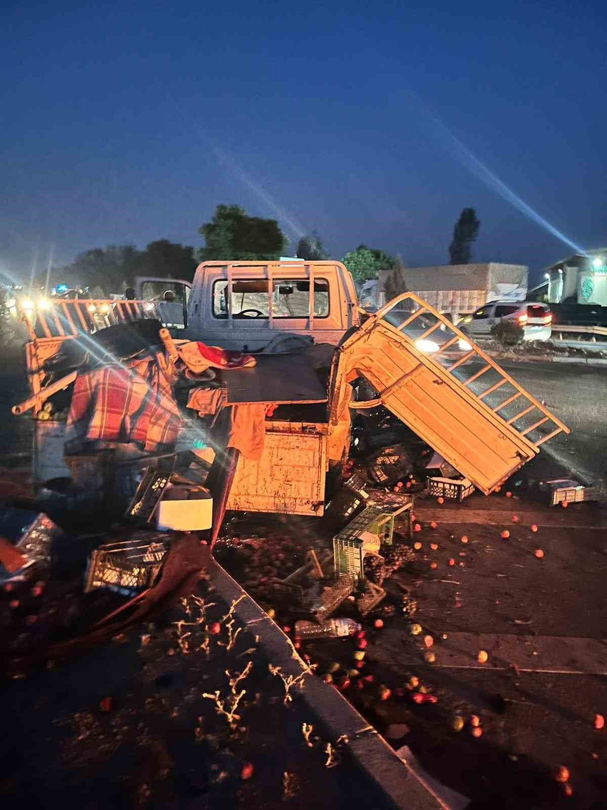 Motosiklet alev topuna d&ouml;nd&uuml;, s&uuml;r&uuml;c&uuml; yanarak hayatını kaybetti
