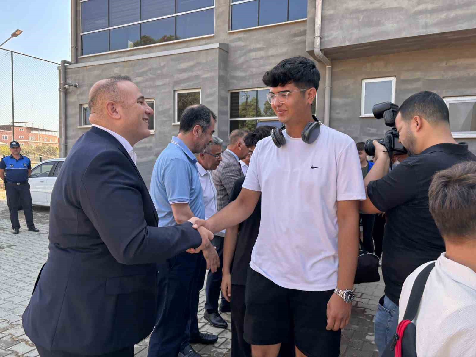 K&ouml;şk&rsquo;ten 38 gen&ccedil;, &Ccedil;anakkale K&uuml;lt&uuml;r ve Tarih Kampı&rsquo;na uğurlandı
