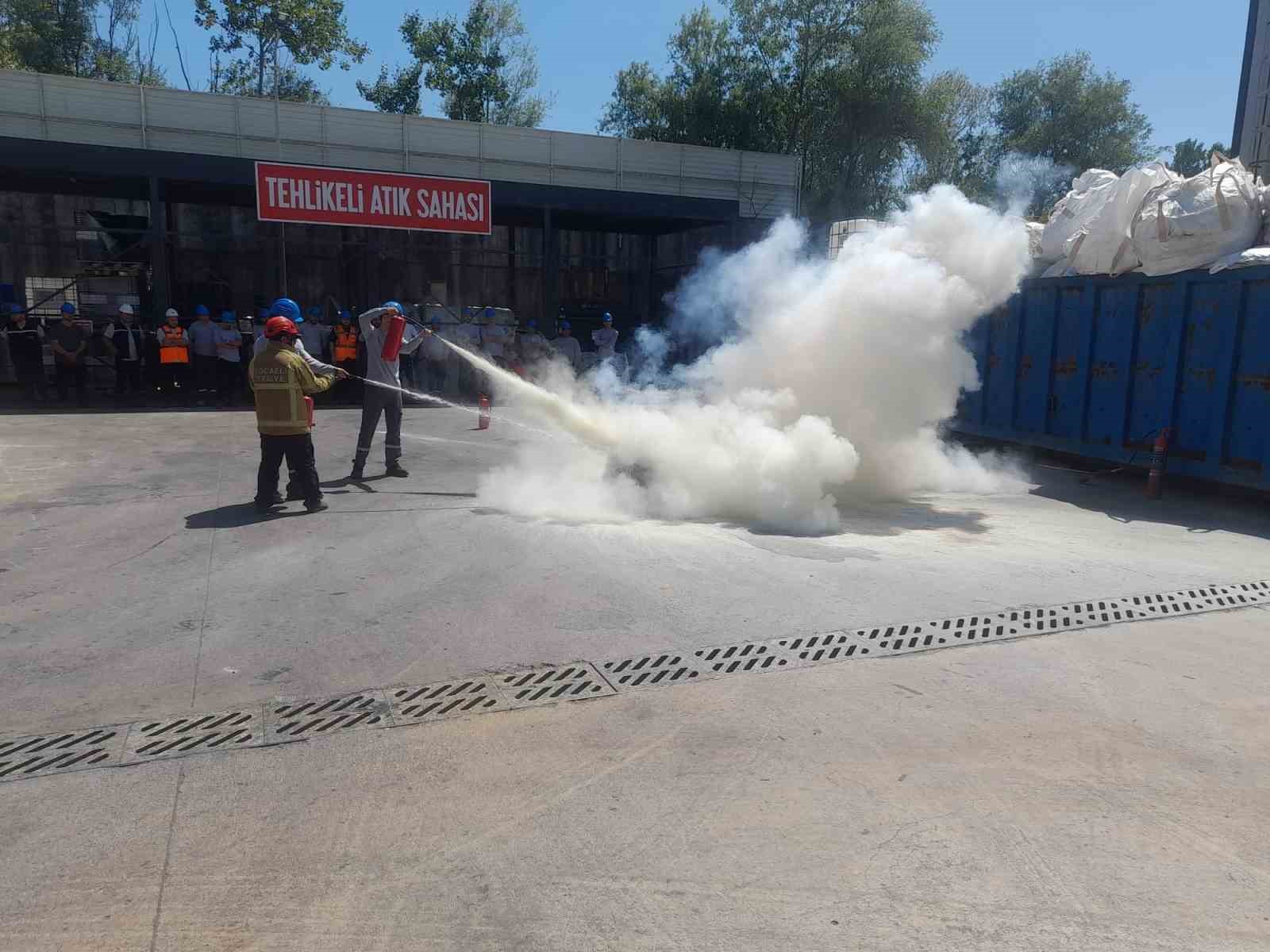 Sanayi kuruluşlarına yangın eğitimi
