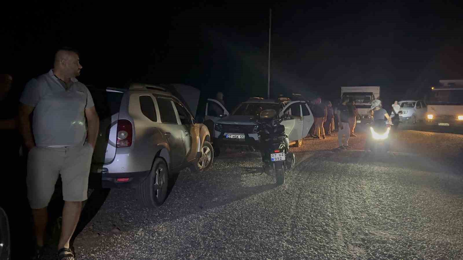 Yaban keçileri yangın sebebiyle doğal yaşam alanlarından kaçarken görüntülendi